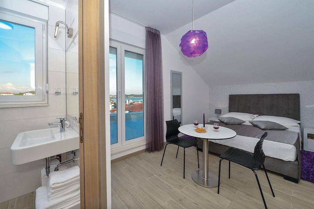 Entire apartment, Cozy apartment in Rogoznica with sauna in Rogoznica, Šibenik-Knin