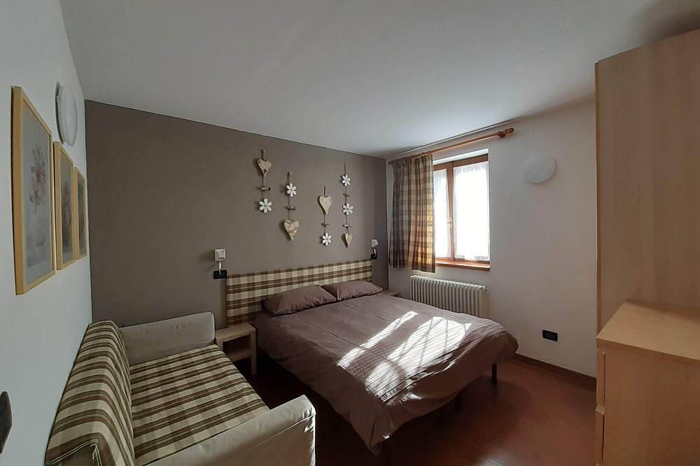 Maso dei Fiori in the mountains with views of the Brenta Dolomites and Valle di Sole in Malè, Ortleralpen