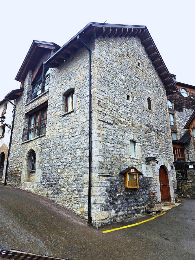 Hotel El Alboroque in Tramacastilla de Tena, Pirineo Aragonés