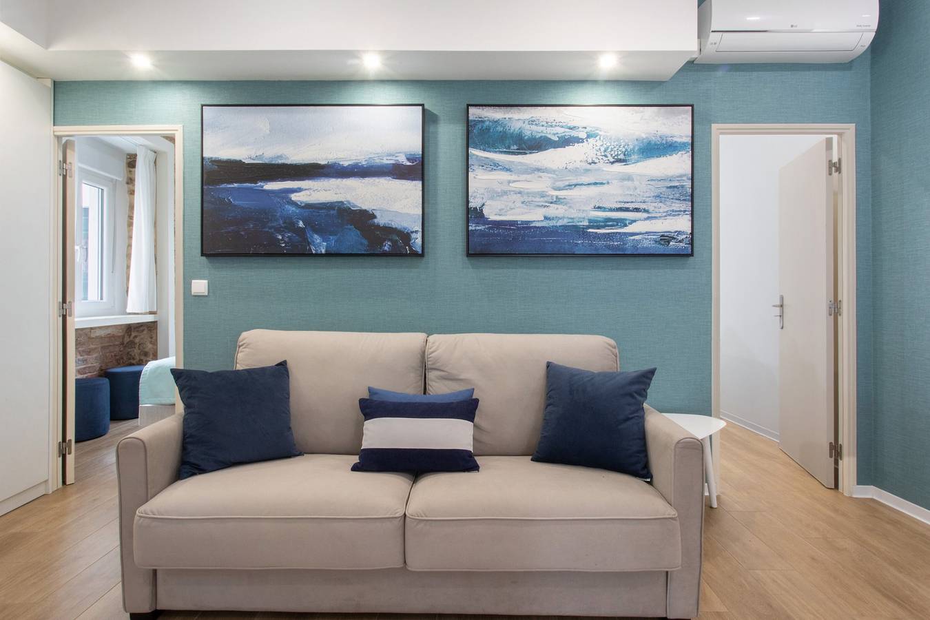 Entire apartment, Apartment "Casa Ribeiro - Maresia" with Wi-Fi & A/C in Praia da Nazaré, Nazaré