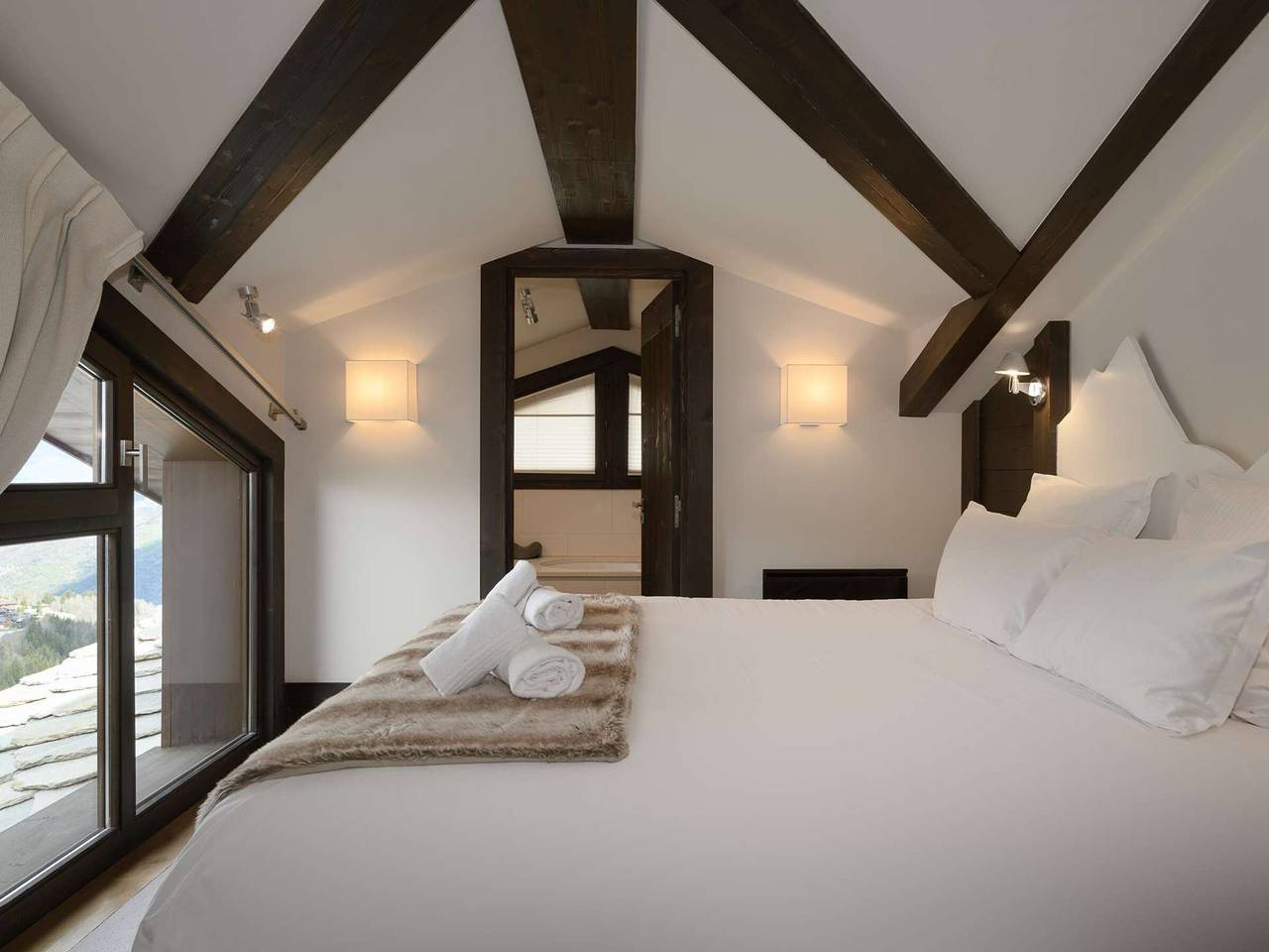 Entire apartment, Duplex apartment in the center - 8 guests in Courchevel 1650 (Moriond), Saint-Bon-Tarentaise