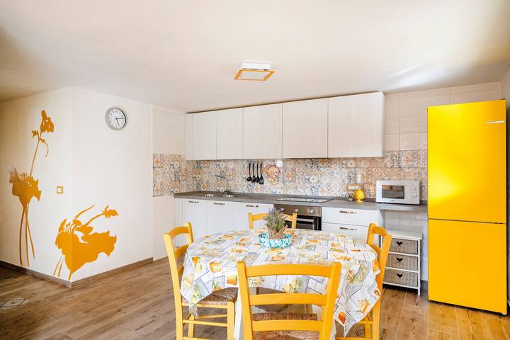 Entire apartment, Holiday Apartment "Gufo Di Mare - Giallo" with Sea View, Private Terrace in Savelletri, Fasano