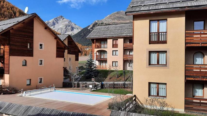Apartamento de vacaciones para 6 personas, con vistas además de terraza y piscina - 1