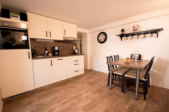Ferienwohnung für 3 Personen, mit Terrasse und Garten sowie Pool in Vogelsang-Warsin