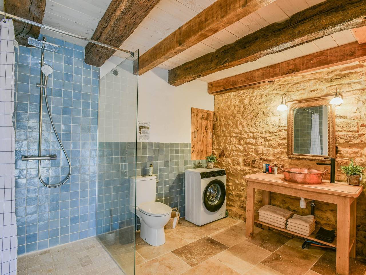 Rustique maison de campagne avec cour et bainspa in Montcabrier, Lot
