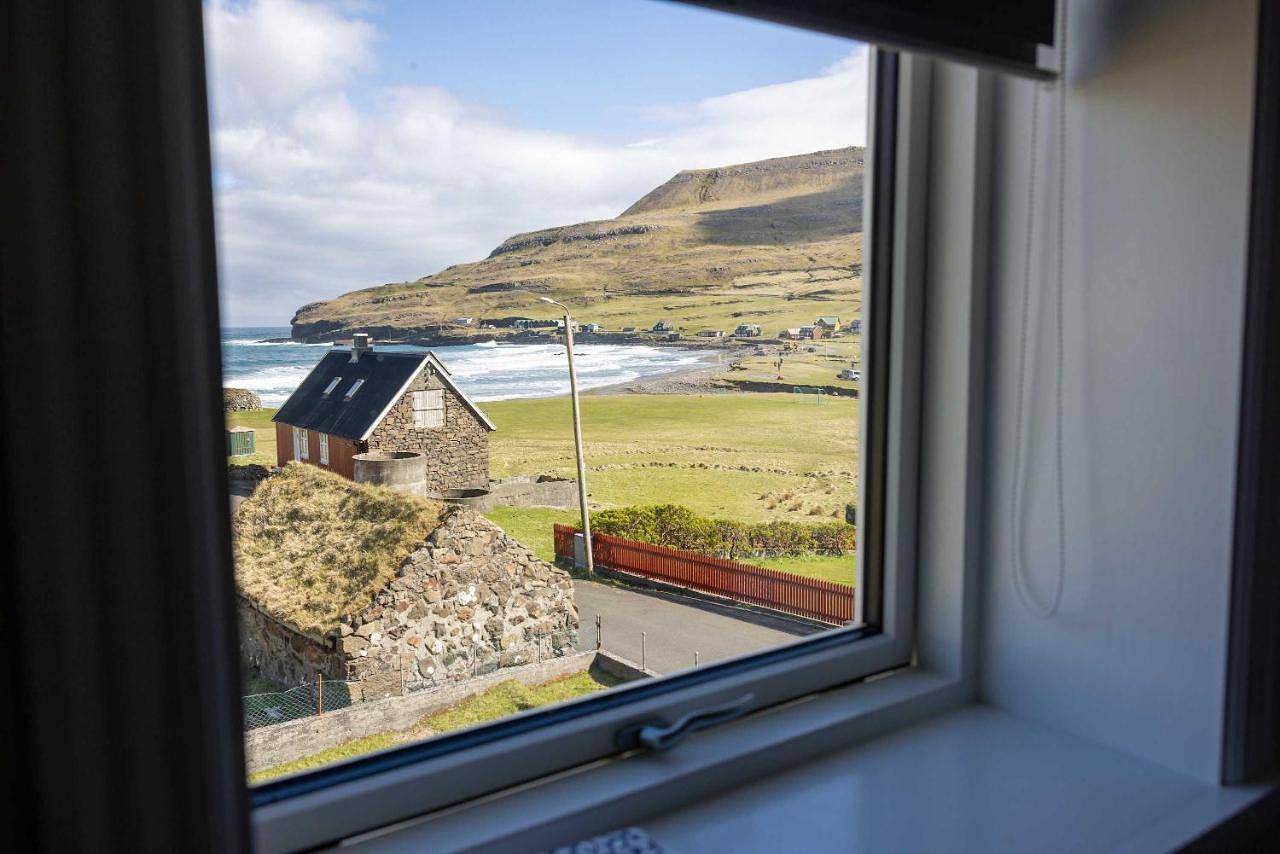 Ganze Wohnung, Calm and remote seaside getaway in Husavik - A rustarinum in Färöer