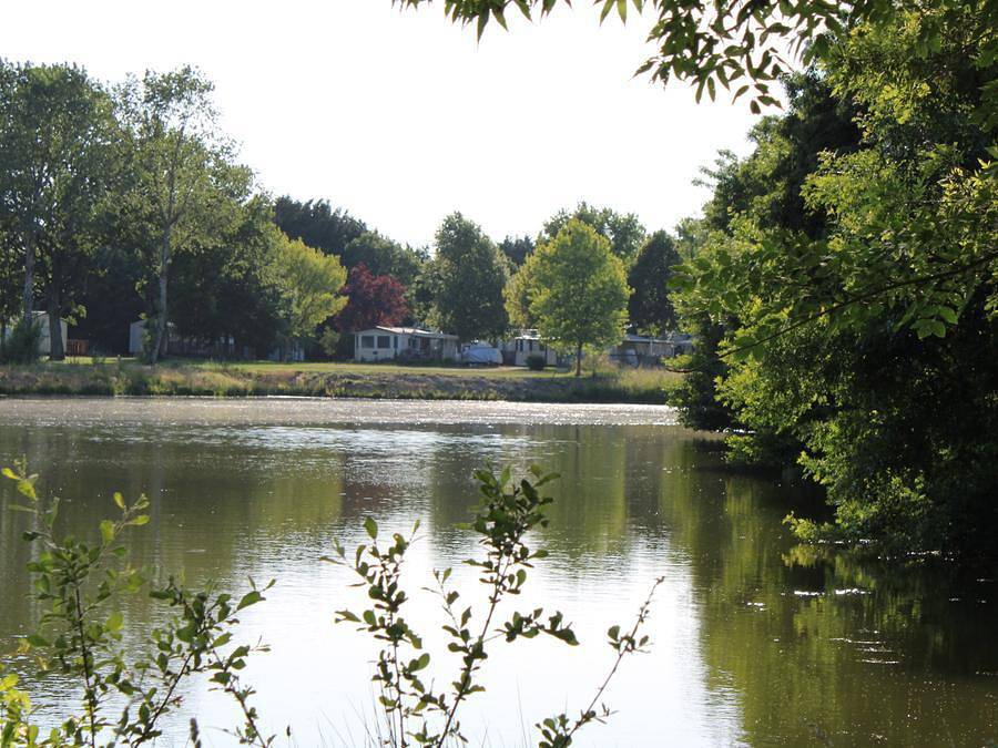 Camping Parc de Launay - Mobilhome 4 personnes - Mobil home pour 4 au bord du lac in Souvigné (Indre-et-Loire), Région de Tours