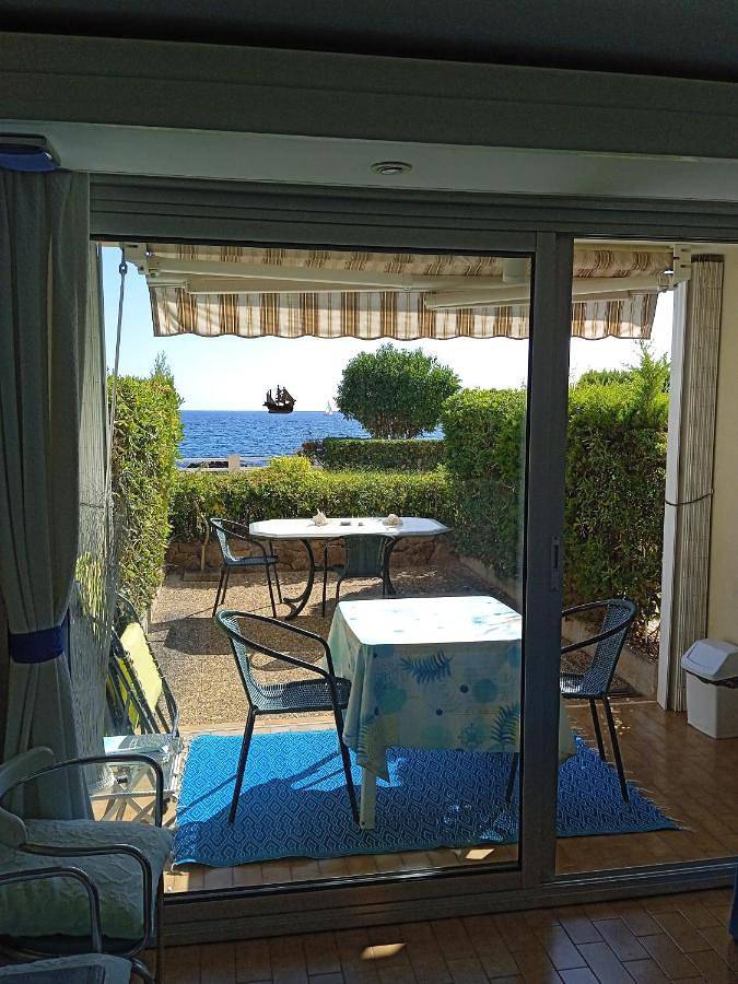 Appartement entier, Studio pieds dans l'eau in Boulouris, Saint-Raphaël