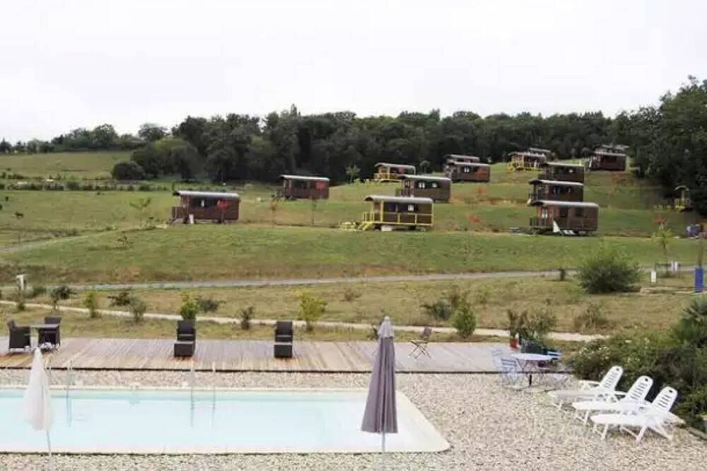 Zecamping 4 étoiles familial piscine chauffée locatif Bbq 29m2 in Estipouy, Gers