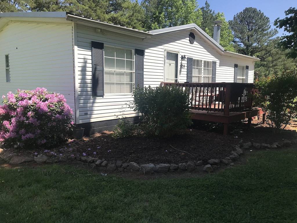 Cozy & Spacious Home minutes to Lake Gaston and 15 mins to South Hill in Lake Gaston