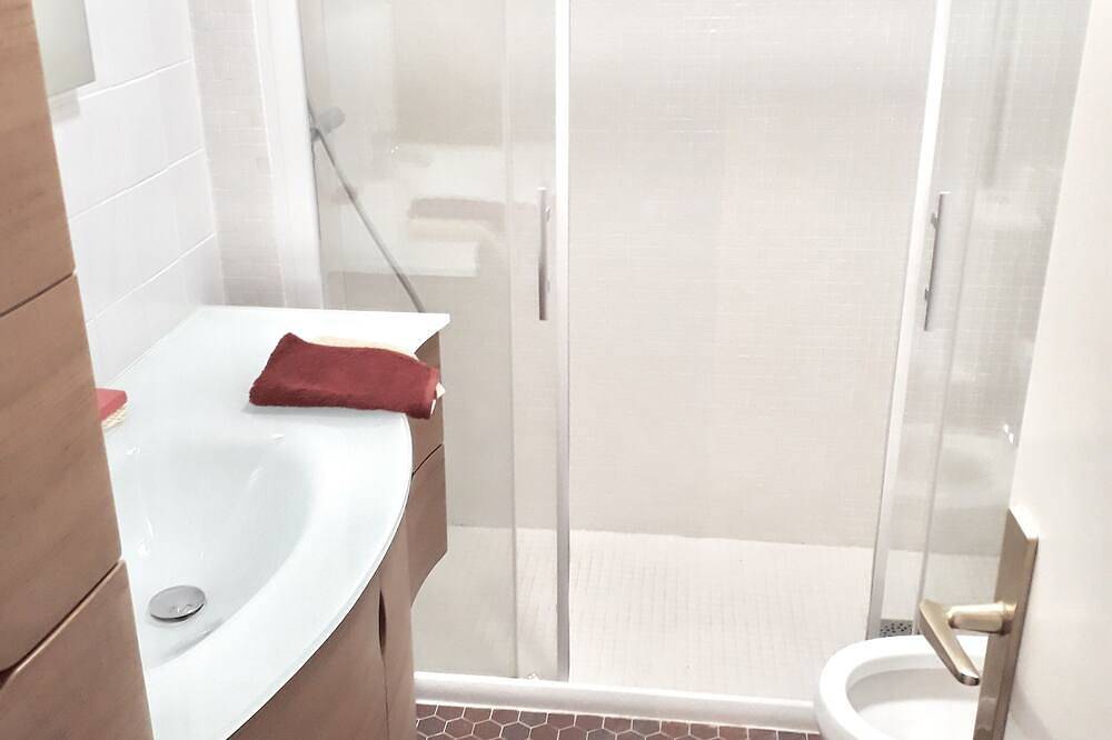 Appartement entier, Bel appartement entre village et plages - fonctionnel et calme in Hyeres, Côte méditerranéenne (France)
