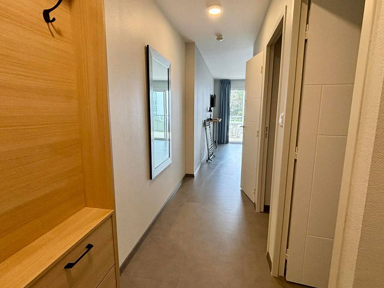 Appartement entier, Appartement avec balcon, 1 chambre, piscine, jacuzzi, parking privé, accès direct plage et commerces in La Tranche-sur-Mer, Vendée