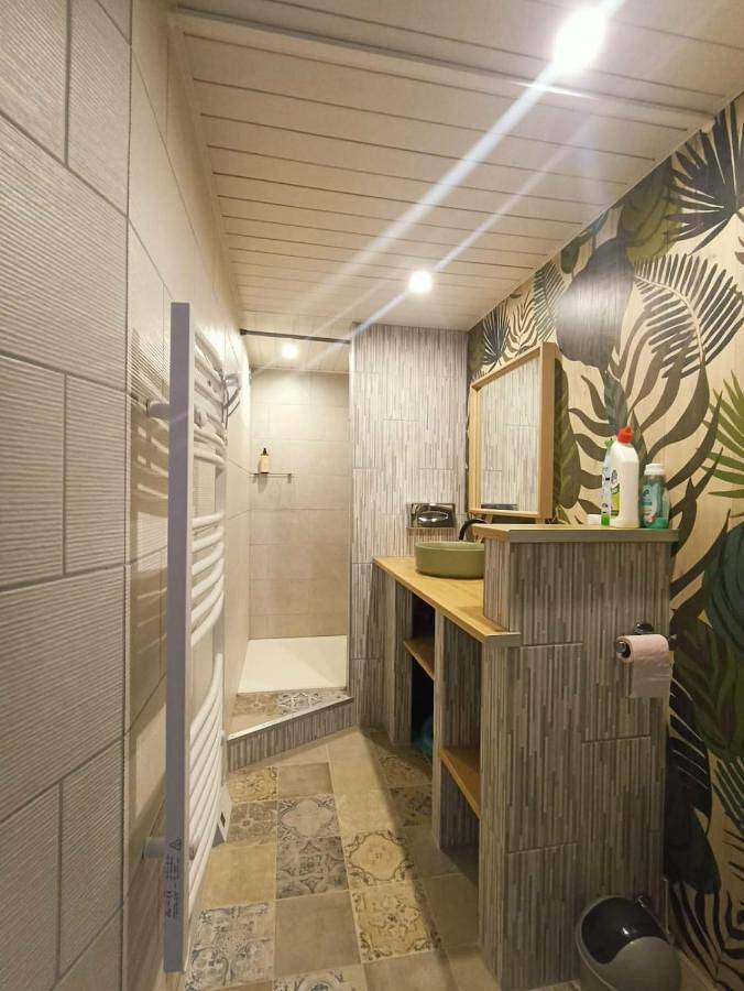 Appartement entier, Cozy space with private jacuzzi & pool, Annecy in Étercy, Région d'Annecy