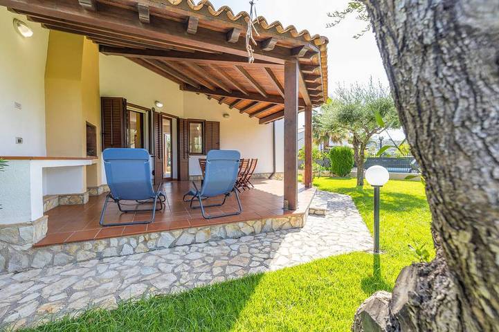 Villa for 12 people, with garden and balcony - 1
