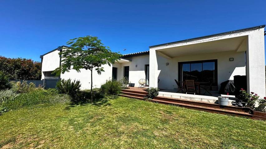 Location de vacances pour 6 personnes, avec Terrasse ainsi que Jardin et Piscine à Les Matelles