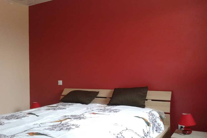 Location de vacances pour 12 personnes, avec jardin ainsi que sauna et balcon à Saint-Julien-de-Peyrolas - 4