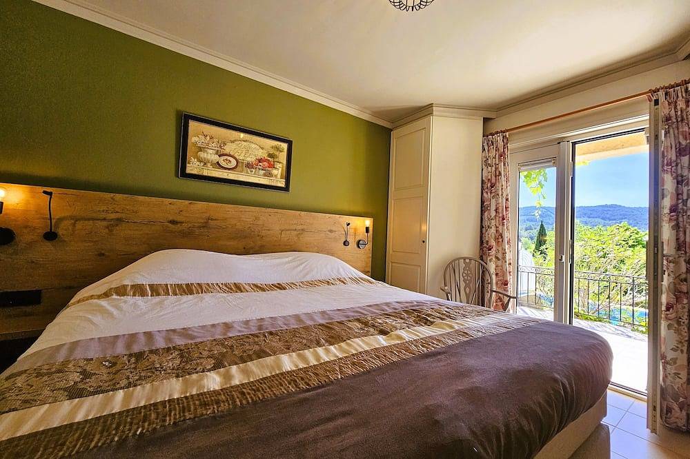 Beautiful private villa with large swimmingpool in Beaufort, Canal du Midi