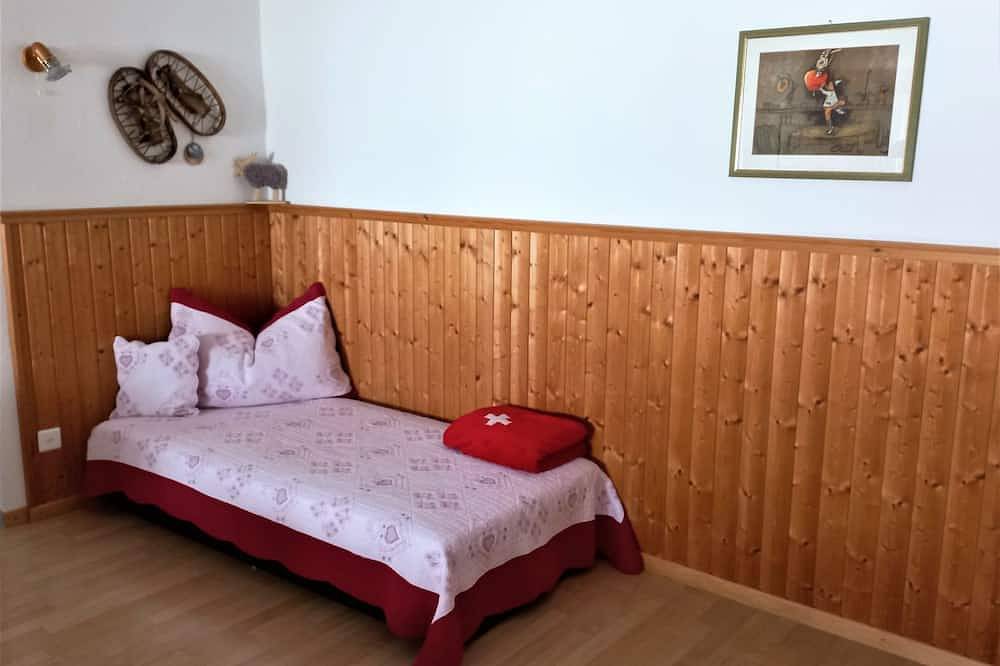 Ganze Wohnung, Ferienwohnungen Teuriblick A&B, (Splügen). in Rheinwald, Oberhalbsteiner Alpen