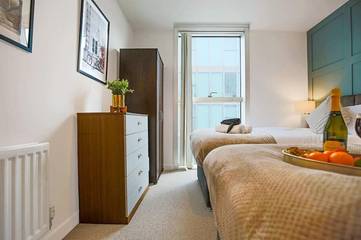 Apartment for 6 People in Milton Keynes, South East England, Photo 3