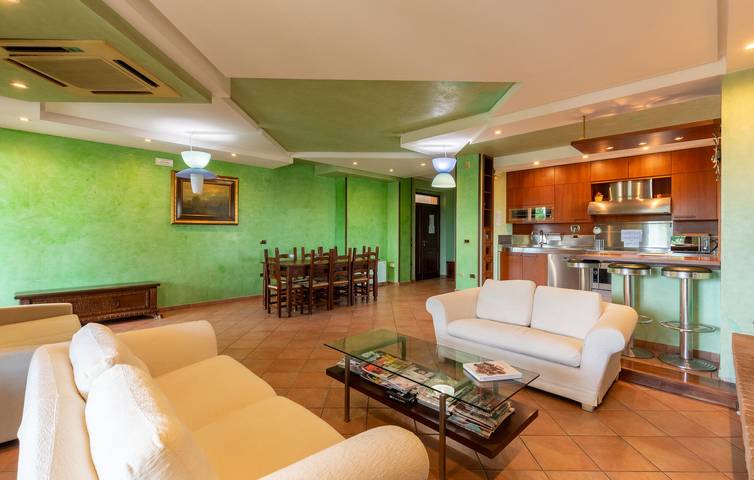 Moderno appartamento 2BR con piscina, giardino e parcheggio in Gualdo Cattaneo, Perugia e dintorni