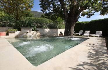 Gîte pour 4 personnes, avec terrasse ainsi que jardin et piscine à Nyons