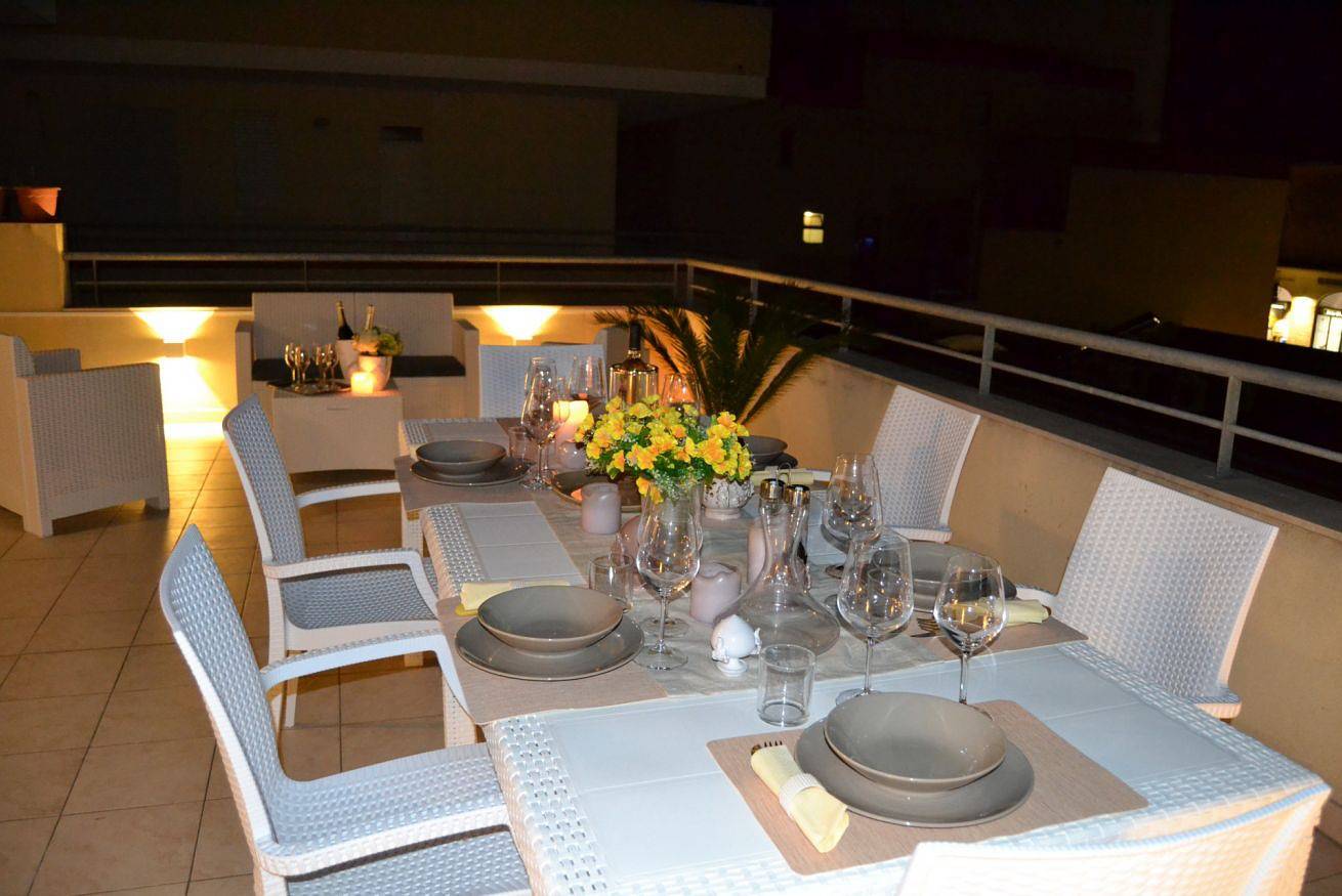 Appartement entier, Guesthost - Terrace Apt a step away from center in Lecce, Province de Lecce