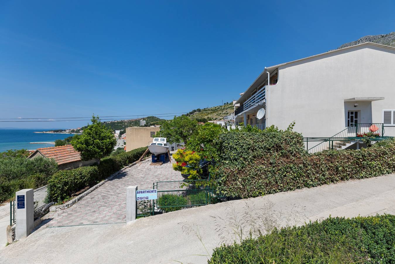 Ganze Wohnung, Studio Appartement mit Terrasse und Meerblick Duce, Omis As-13694-d in Dugi Rat, Omis-Riviera