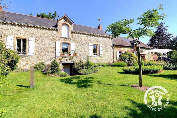 Gîte pour 6 personnes, avec Terrasse ainsi que Jardin et Vue