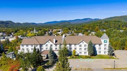 Hôtel pour 4 personnes, avec sauna et piscine ainsi que terrasse et jacuzzi dans Mont-Tremblant
