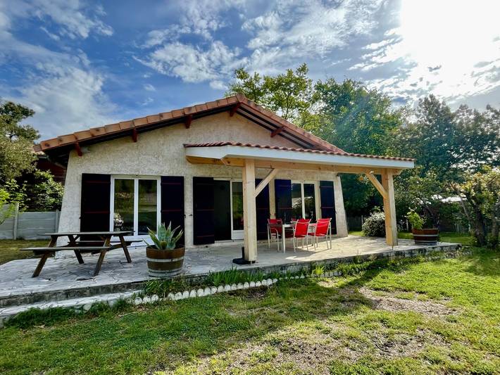 Location de vacances pour 6 personnes, avec terrasse et jardin à Carcans - 2