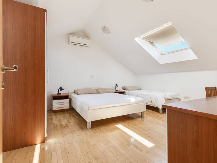 Ferienhaus für 9 Personen, mit Terrasse und Garten in Zadar (Kommun) - 3