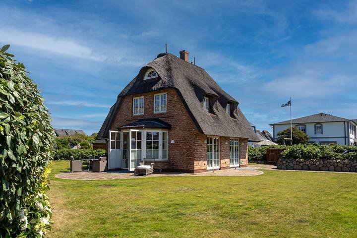 Traumhaftes Reet-Strandhaus mit 6 Zimmern auf ca. 200 m², für bis zu 6 Personen. in Nordfriesische Inseln (Schleswig-Holstein) (Schleswig-Holstein), Wenningstedt