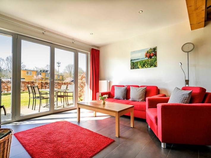 Ferienhaus für 4 Personen, mit Balkon und Terrasse sowie Garten und Pool