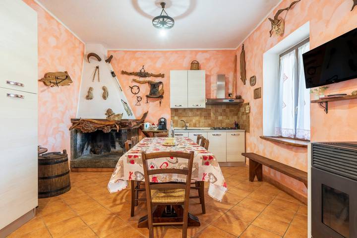 Hel lejlighed, Apartment 'Su Nurassolu Ussassai' with Mountain View, Private Terrace and Wi-Fi in Ussassa/Ussassai, Barbagia