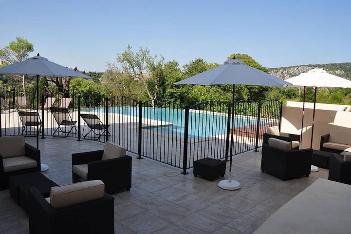 Location de vacances pour 4 personnes, avec Terrasse ainsi que Jardin et Piscine à Saint-Martin-d'Ardèche