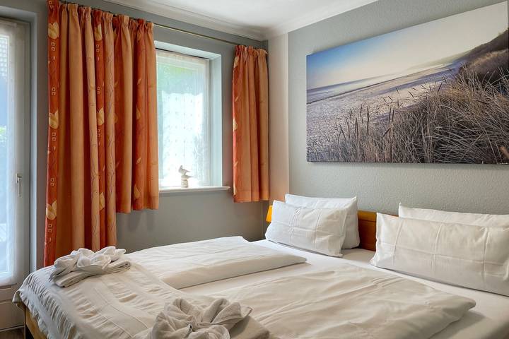 Ganze Ferienwohnung, Ferienwohnung für 2 Personen mit Garten in Nordfriesische Inseln (Schleswig-Holstein) (Schleswig-Holstein), Wyk auf Föhr