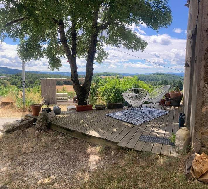Chambre d’hôte pour 2 personnes, avec Terrasse ainsi que Jardin et Vue à Désaignes
