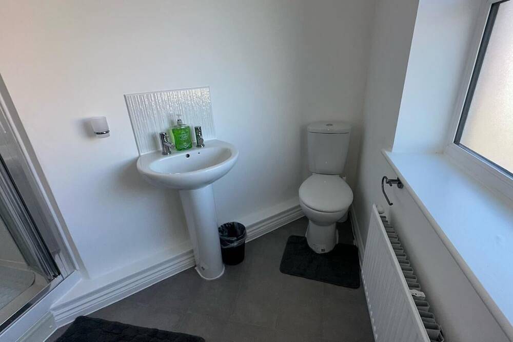 Entire apartment, Cosy 2-Bed Maisonette| Aylesbury| Free Parking in Buckinghamshire