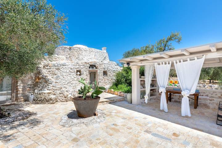 Trullo für 4 Personen, mit Whirlpool und Garten in Ostuni