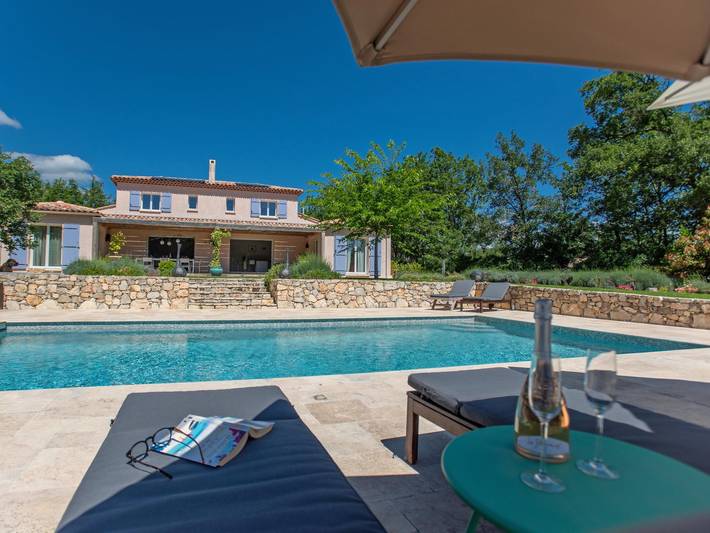 Location de vacances pour 8 personnes, avec Jardin à Tourrettes