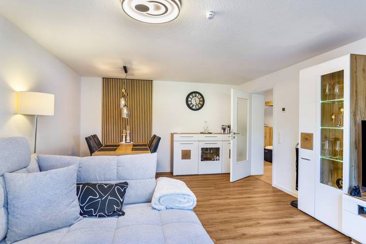 Apartamento entero, Acogedor apartamento vacacional en Sauerland con vistas a Nordhelle, terraza y Wi-Fi in Herscheid, Märkischer Kreis