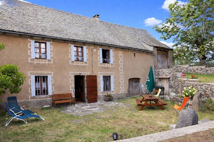 Location de vacances pour 8 personnes, animaux acceptés à Alpuech