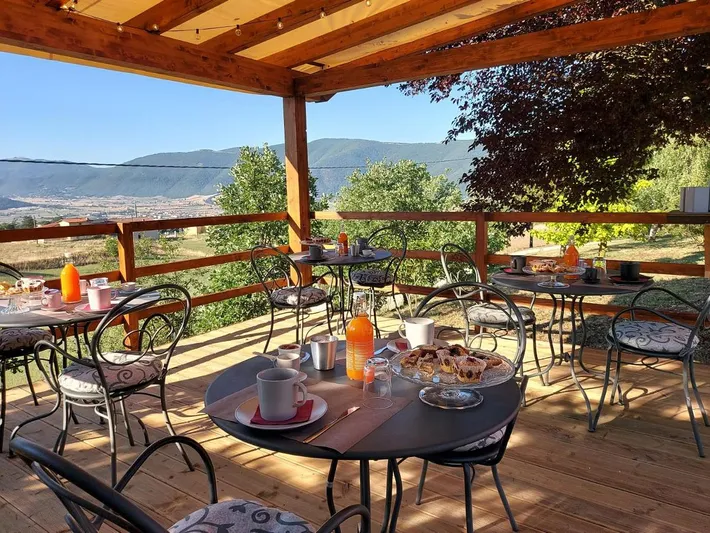 Alojamiento y desayuno para 3 personas, con jardín y vistas - 1