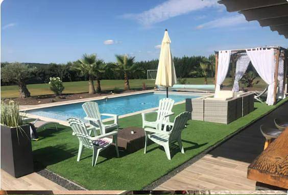 Location de vacances pour 10 personnes, avec jardin ainsi que piscine et terrasse à La Celle-sous-Gouzon - 2