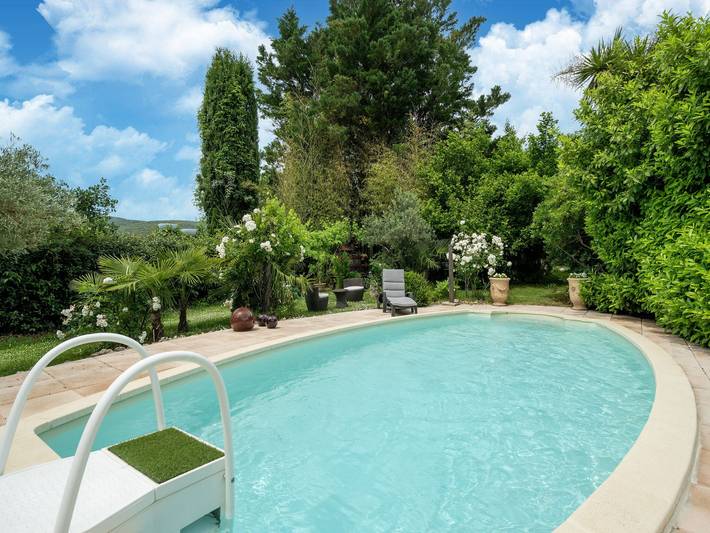 Ferienhaus für 2 Personen, mit Terrasse und Whirlpool sowie Garten und Pool in Ganges