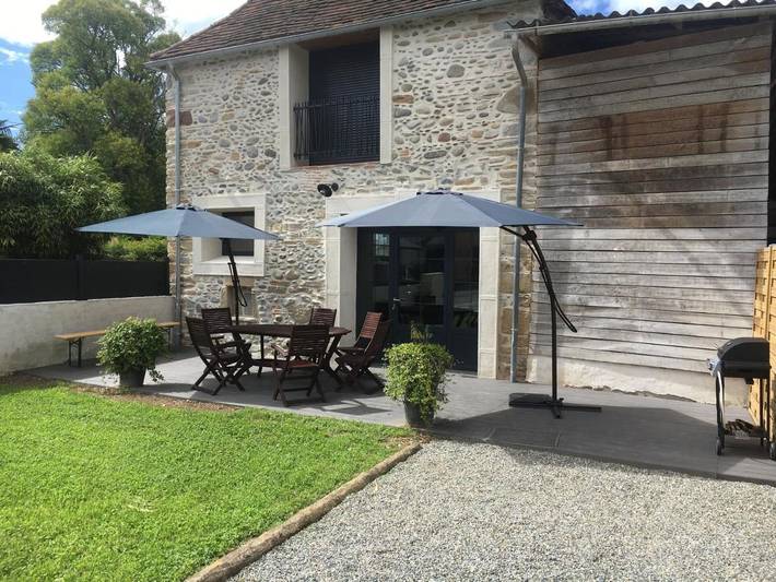 Gîte pour 8 personnes, avec jardin et vue à Jasses