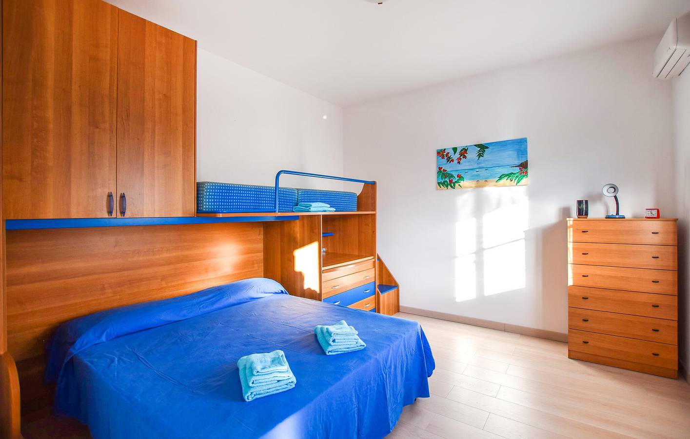 Apartamento vacacional entero, Apartamento con vistas al mar, jardín, aparcamiento y aire acondicionado - 2 km de la playa in Satriano, Provincia de Catanzaro