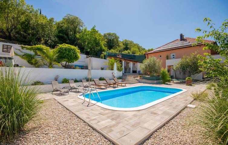 Ganze Ferienwohnung, Gemütlich, 200 m vom Fluss Ričina entfernt: Pool, WLAN, Küche und Terrasse in Imotski, Makarska Riviera