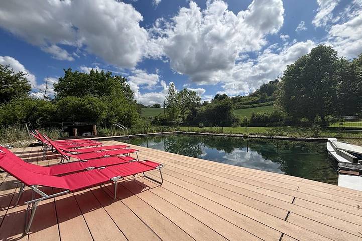 Gîte pour 12 personnes, avec piscine et jardin