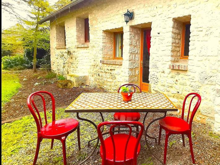 Location de vacances pour 4 personnes, avec jardin et terrasse à Bois-Jérôme-Saint-Ouen